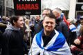 Regno Unito: estremista di destra va alla manifestazione pro-Israele… e gli ebrei lo cacciano via