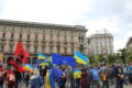 25 aprile a Milano: la piazza monopolizzata da bandiere ucraine, americane e della NATO